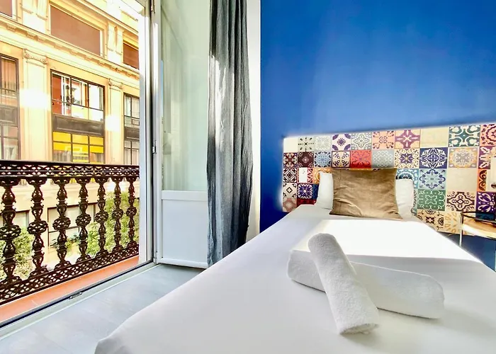 Charming Puerta Del Sol Center - 6 Bedrooms